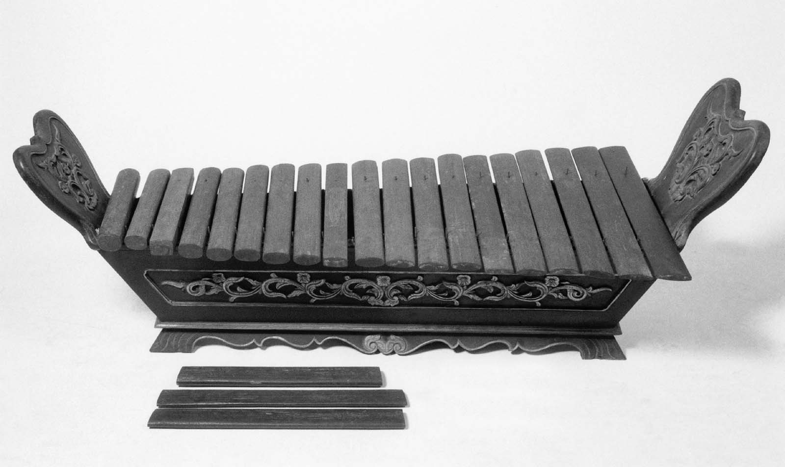 Xylophone (gambang kayu) Museum of Fine Arts, Boston
