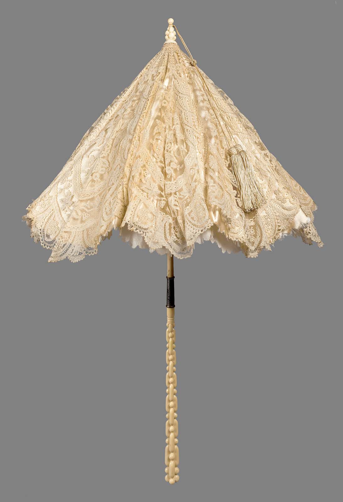 White lace parasol Museum of Fine Arts, Boston