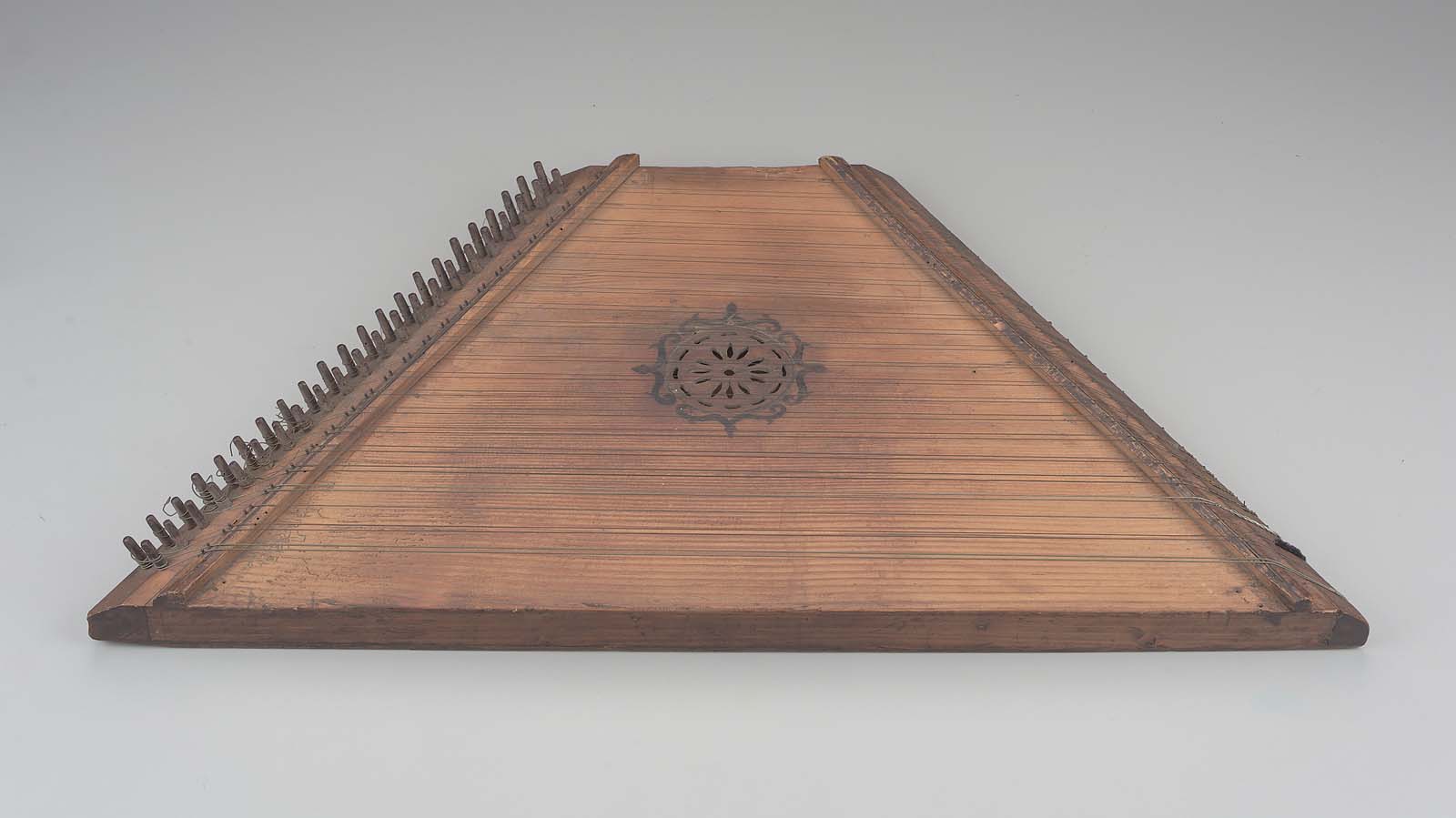 Zithers, Psalteries, and Dulcimers Museum of Fine Arts, Boston