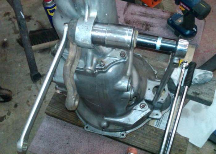 Replacing gearbox mount in MGA gearbox