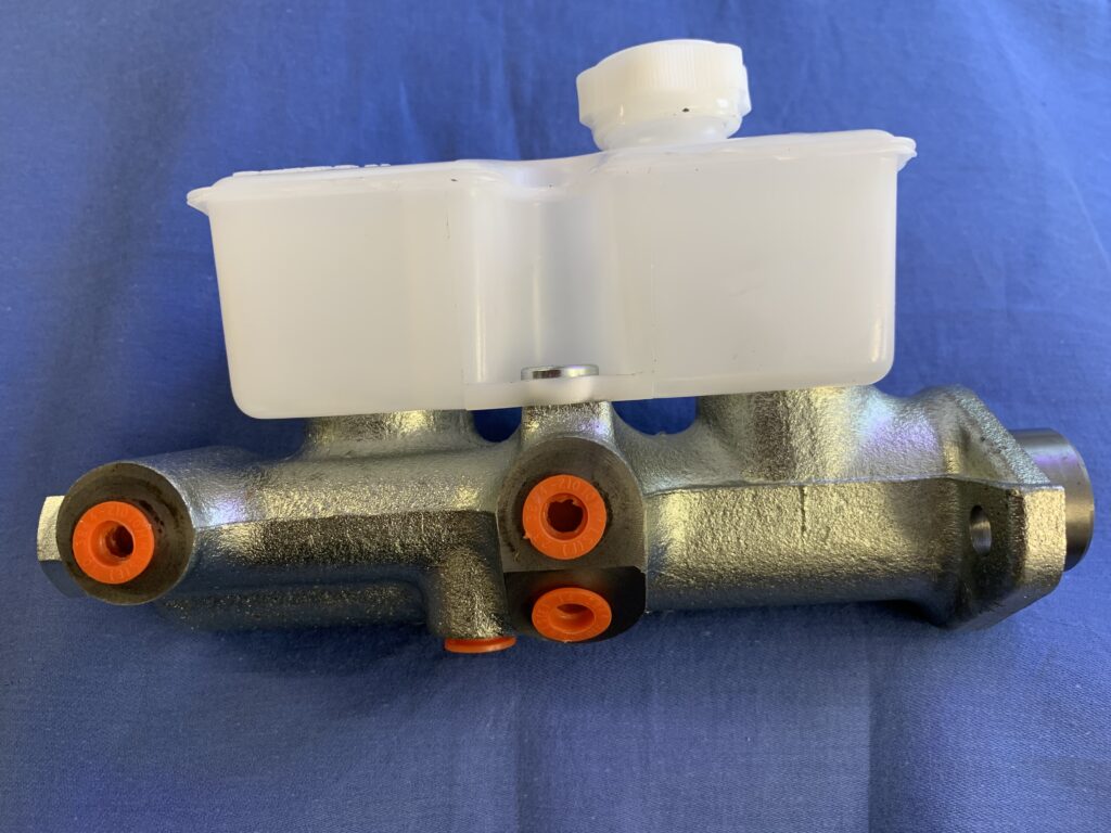 (15) MGB Tandem Brake Master Cylinder 1978 on GMC164