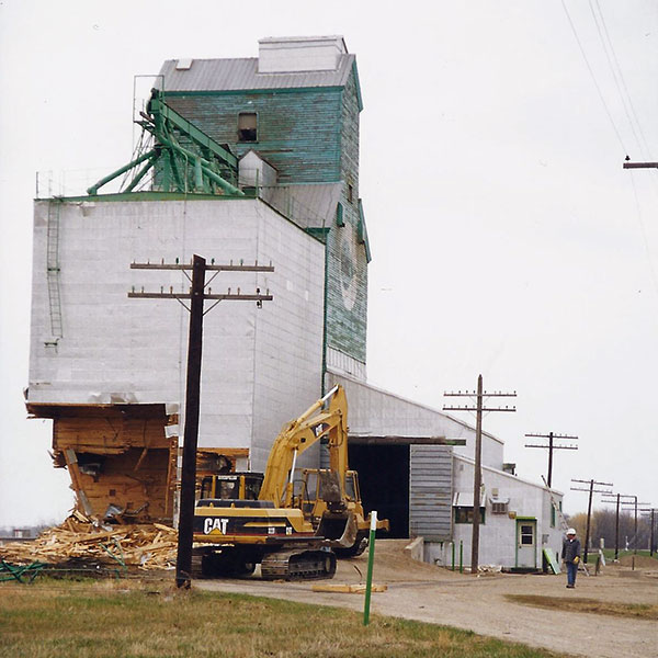 Historic Sites of Manitoba Reliance Grain Elevator / Manitoba Pool
