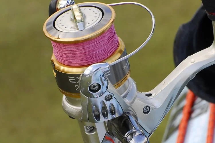 How to string a fishing pole MiaFishing