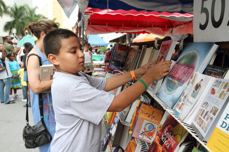 La Feria del Libro de Miami se llena de talento hispano