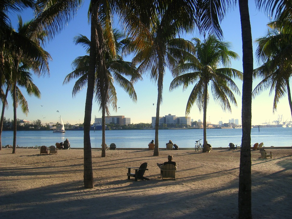 Living in South Florida pros and consMiami Moving Guide