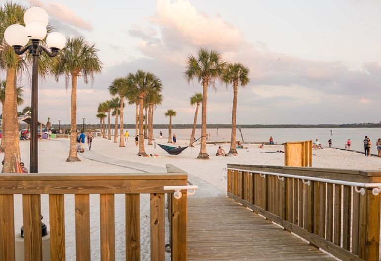 Best areas in Florida for families that want to live offgrid Miami