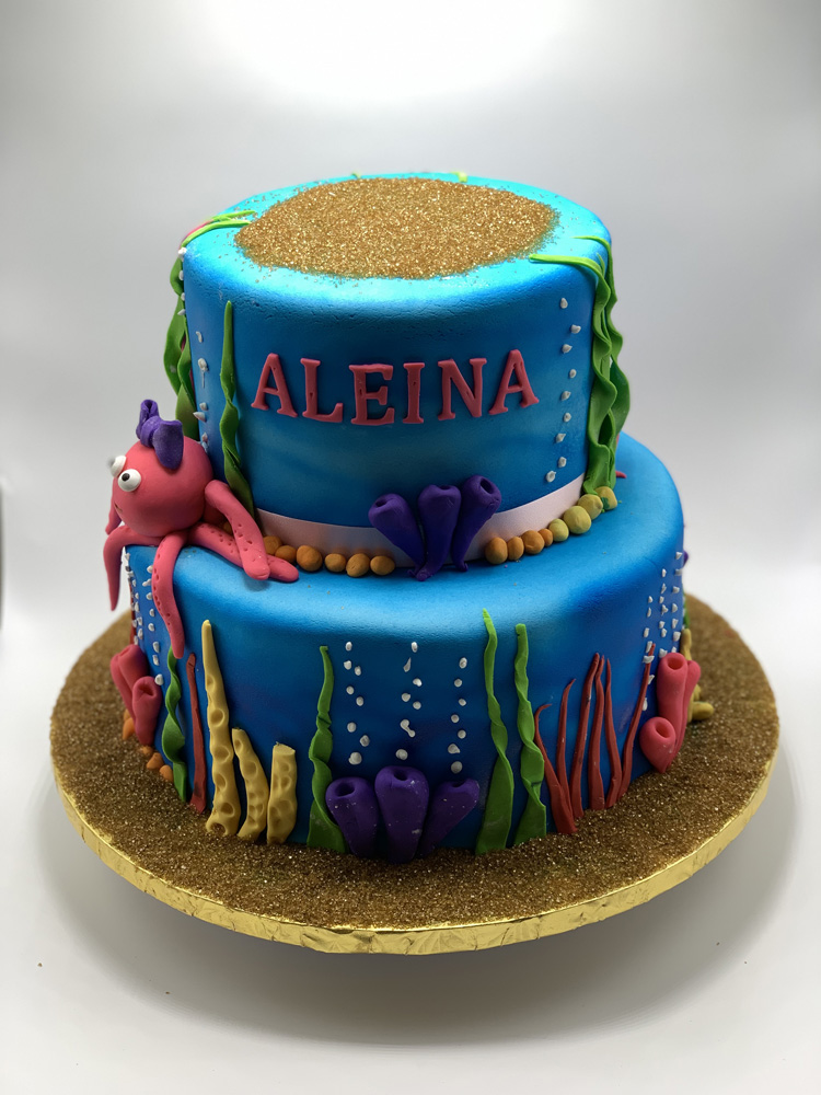 Underwater ocean cake decorating ideas for a beach or pool party