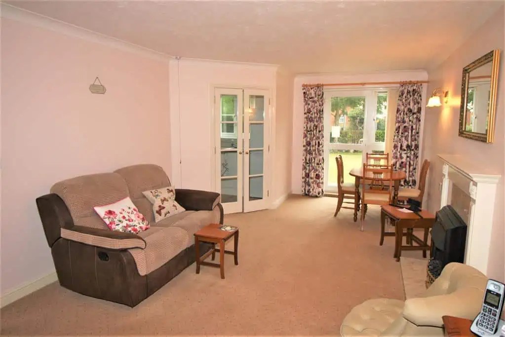 Flat 4 Blenheim Court, Regency Crescent, CHRISTCHURCH BH23 2UG