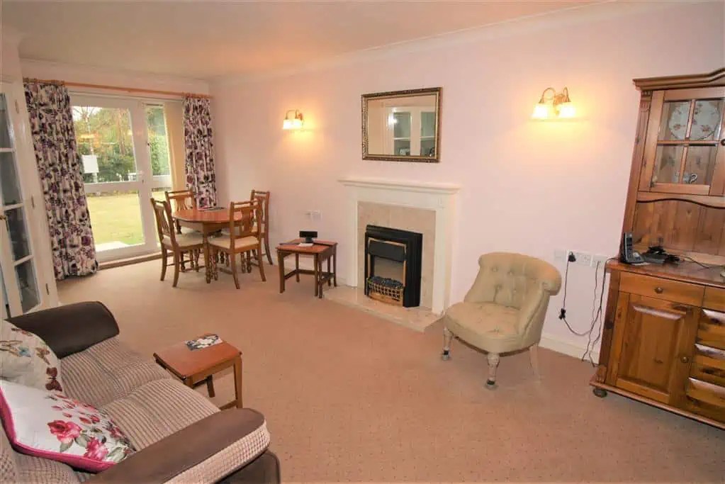 Flat 4 Blenheim Court, Regency Crescent, CHRISTCHURCH BH23 2UG