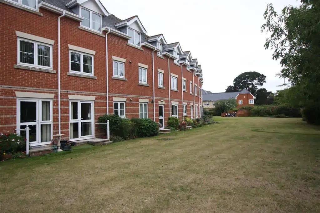 Flat 4 Blenheim Court, Regency Crescent, CHRISTCHURCH BH23 2UG