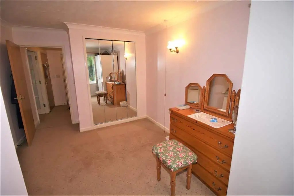 Flat 4 Blenheim Court, Regency Crescent, CHRISTCHURCH BH23 2UG