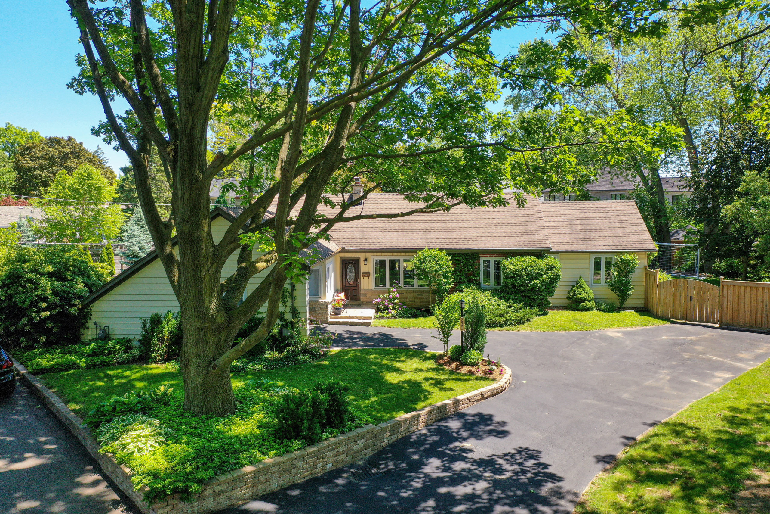 231 Oak Crescent, Burlington Michael Brejnik