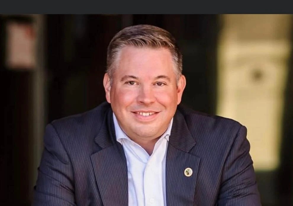 Employee of Roanoke County clerk's office to run for department's top