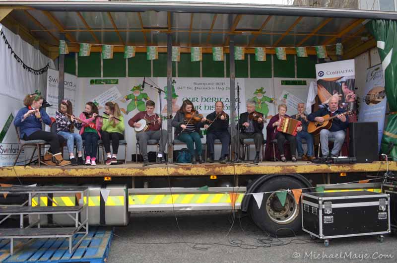 Outdoor Seating And Music Near Me