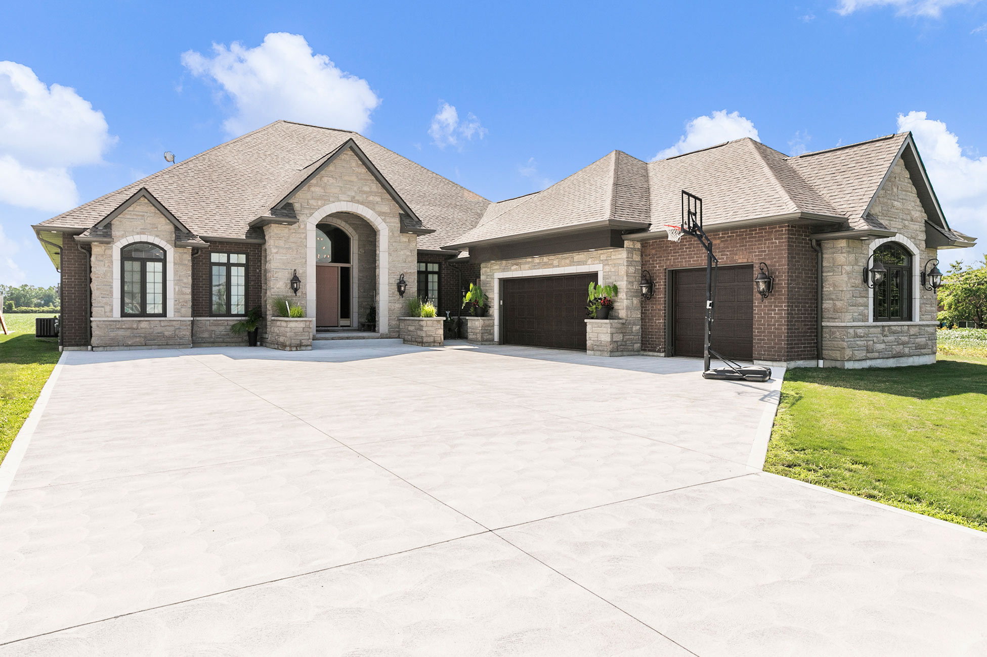 833 2nd Concession Rd. N Michelle Branco