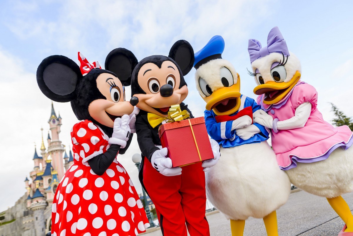 8 Best Ways to Surprise Kids with Trip to Disney World