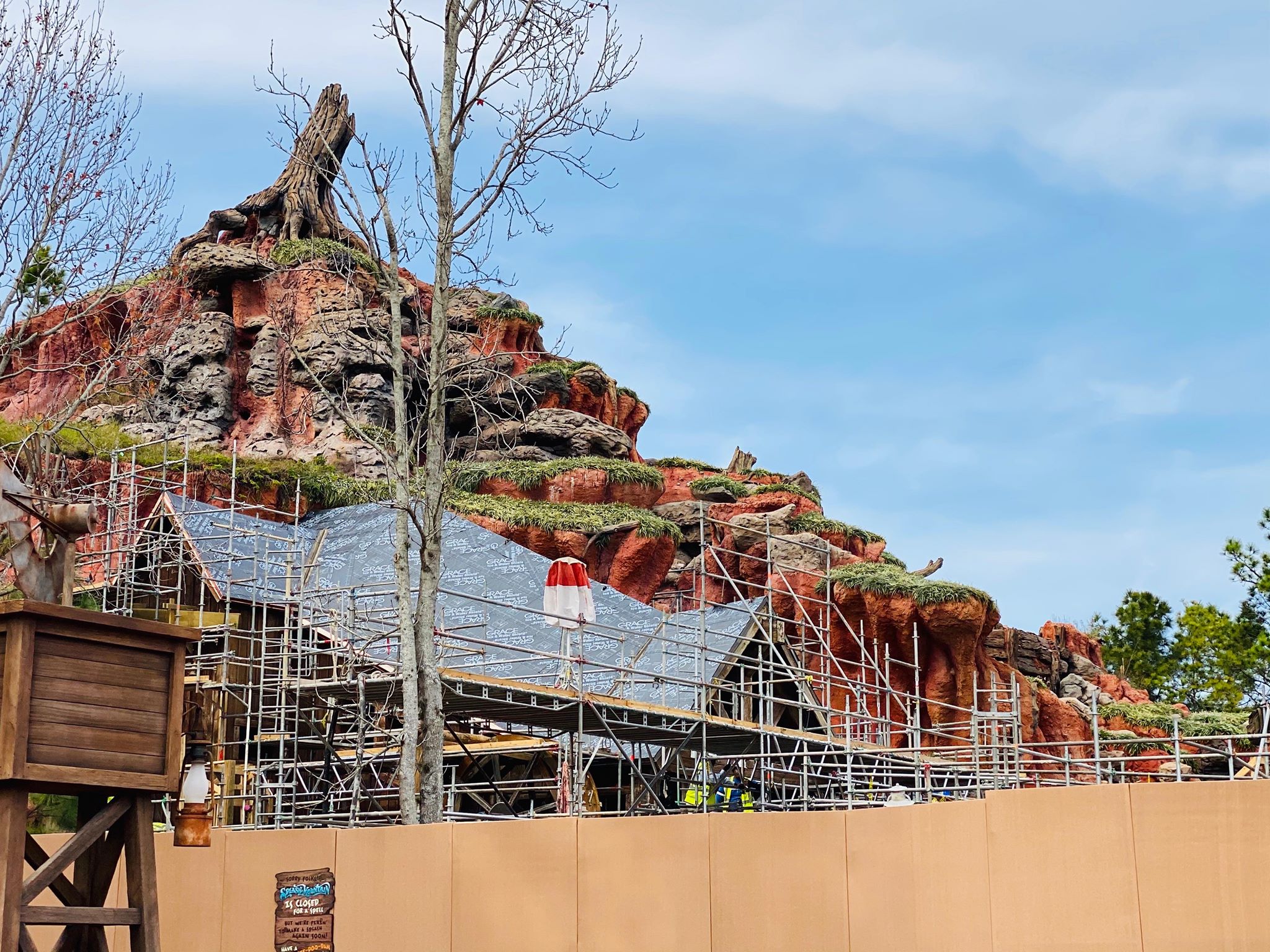 Construction Update Splash Mountain Gets a Makeover at Magic Kingdom