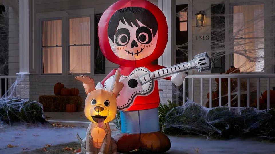 This New 'Coco'themed Halloween Decoration is Un Poco Loco