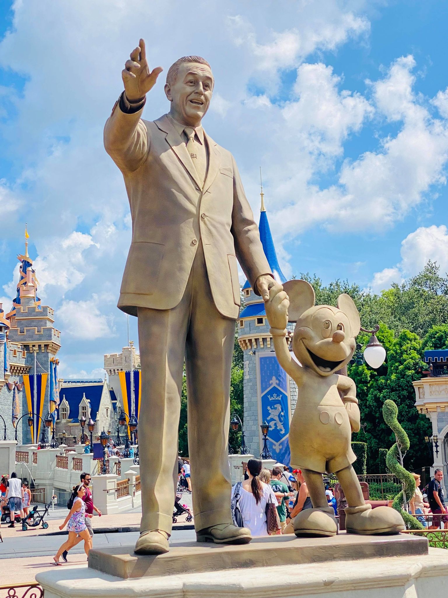 Disney Shows off Sparkling Clean "Partners" Statue at Magic Kingdom