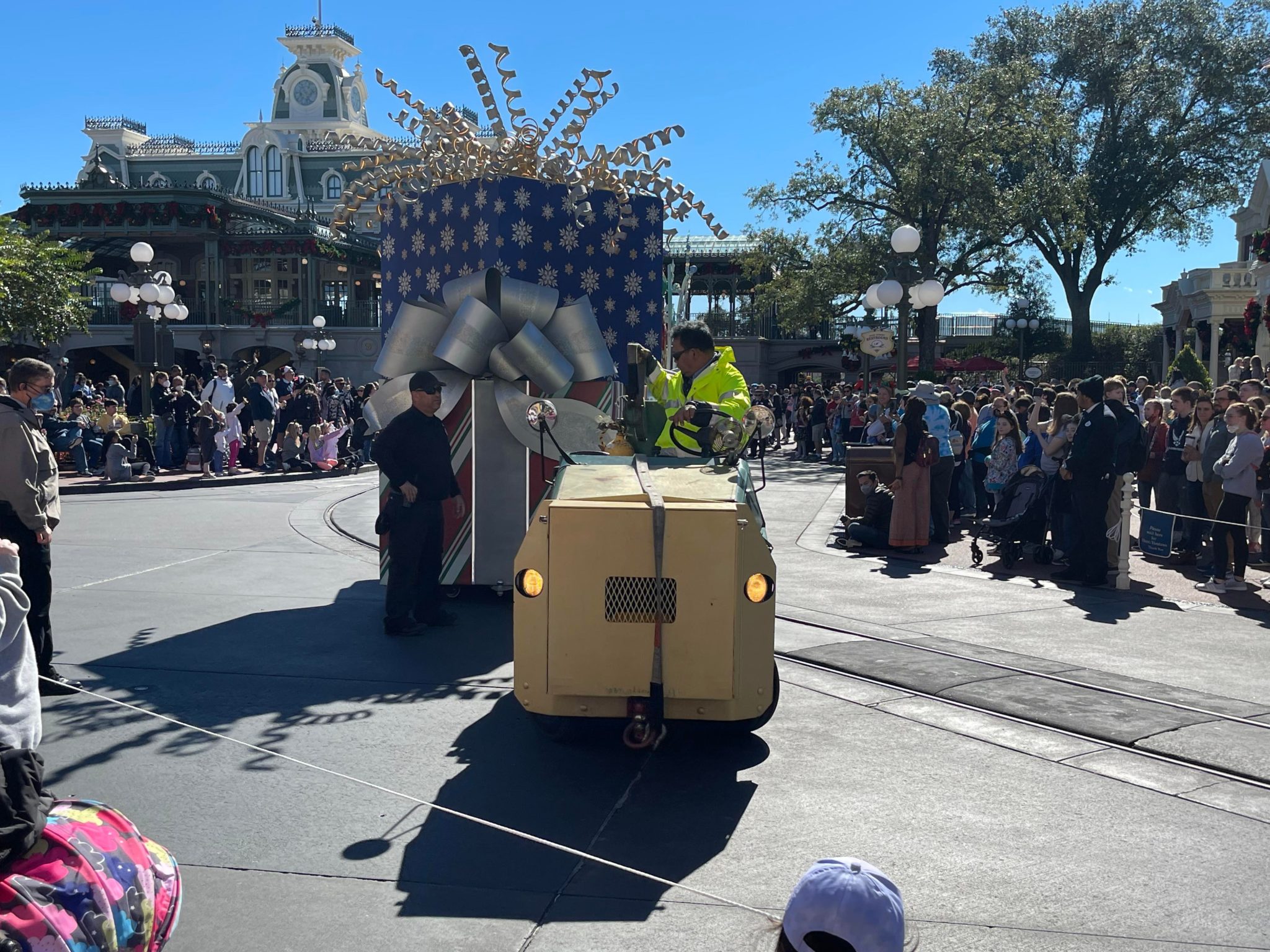 BREAKING Magic Kingdom Tracks Derail Parade Float