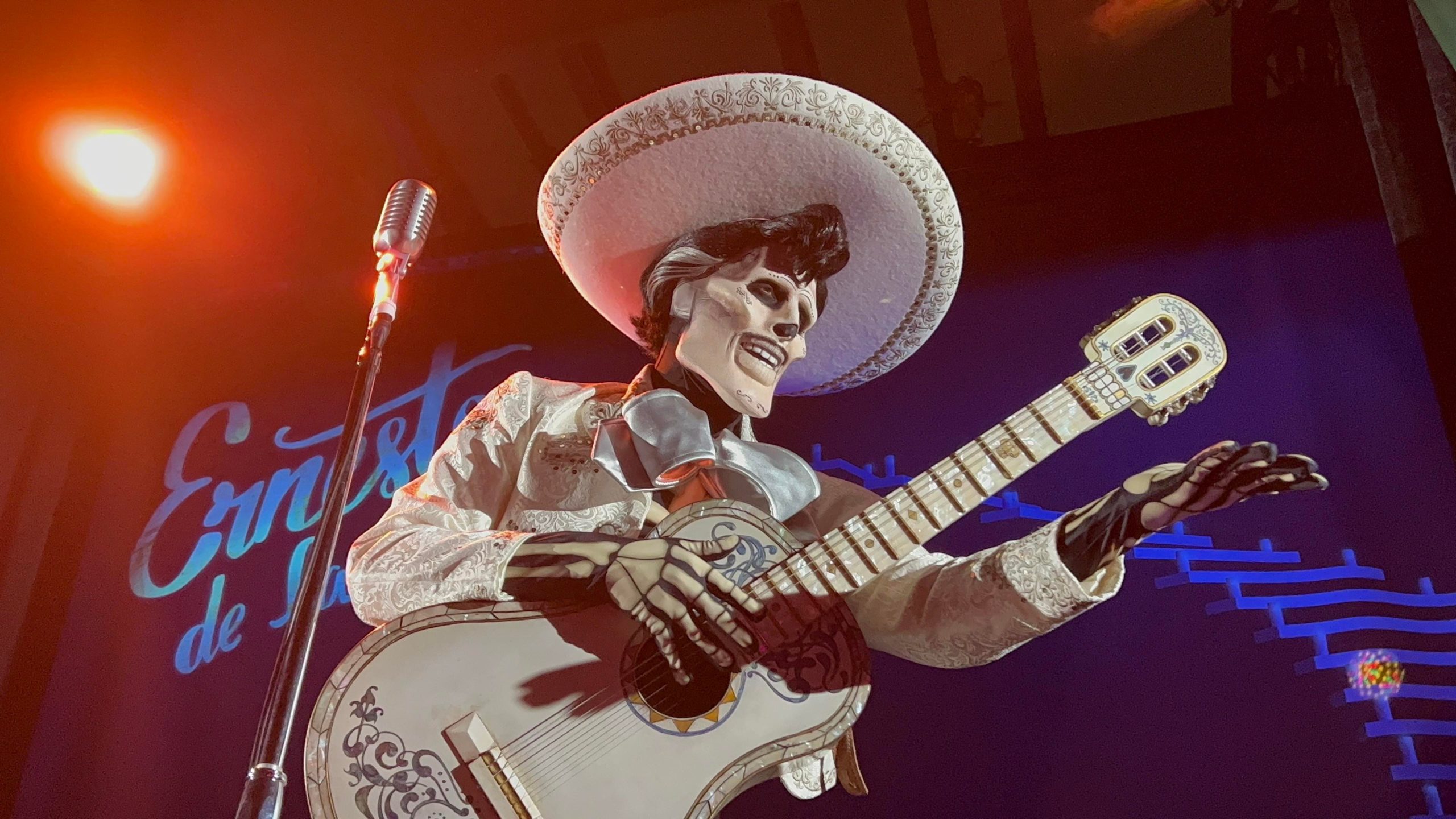 Ernesto de la Cruz Serenades Oogie Boogie Crowd - MickeyBlog.com