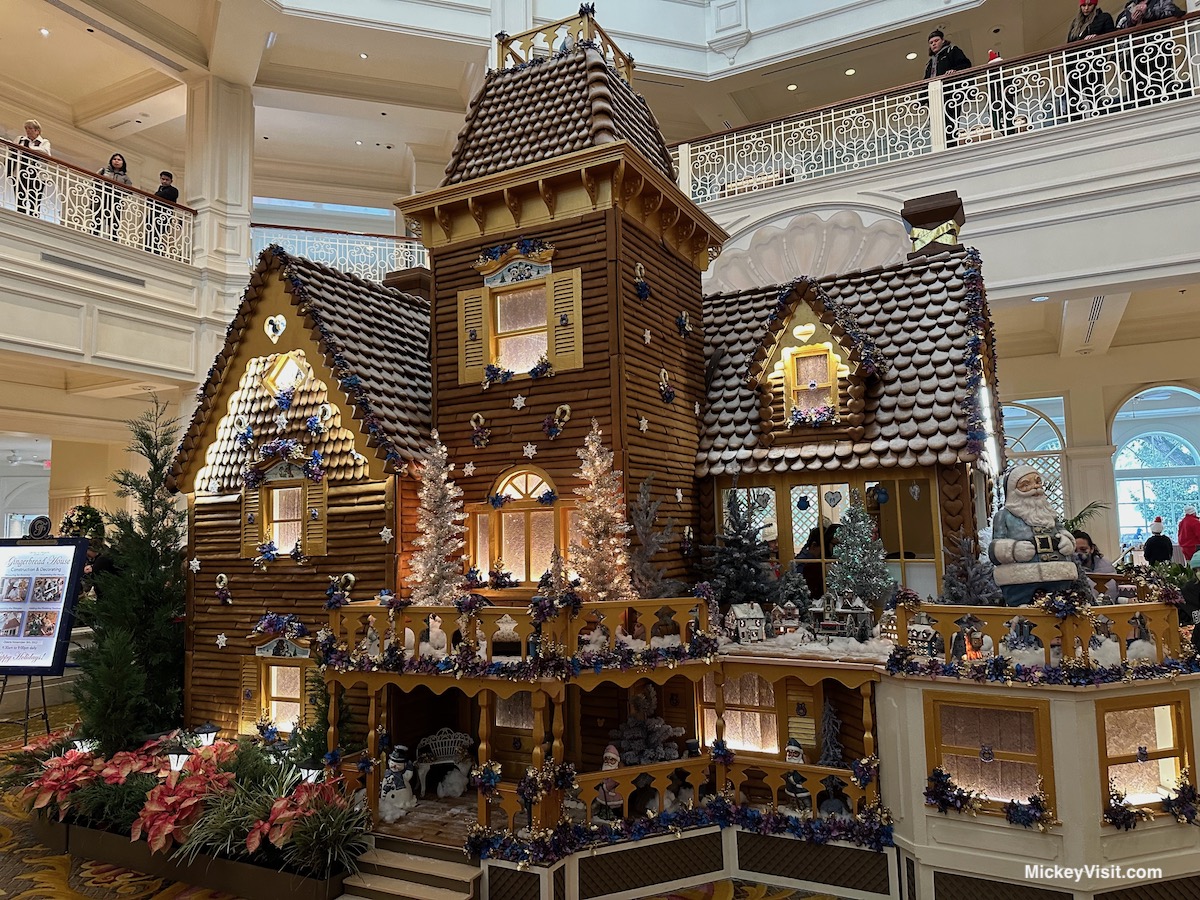 When Does Disney World Decorate for Christmas?