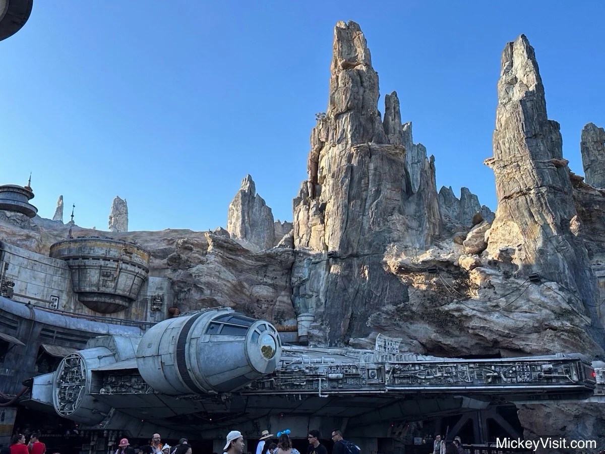 Star Wars at Disneyland Star Wars Bar, Rides, Lightsaber Building