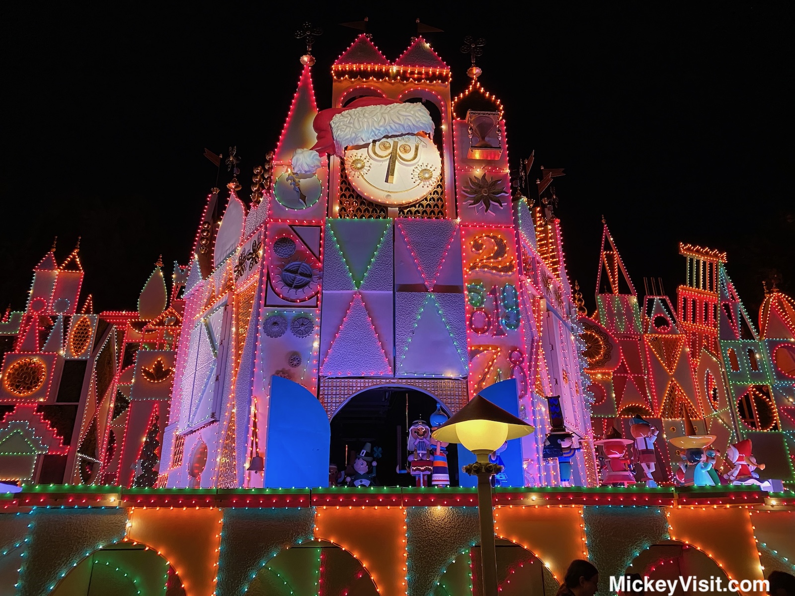 When Does Disneyland Decorate for Christmas?