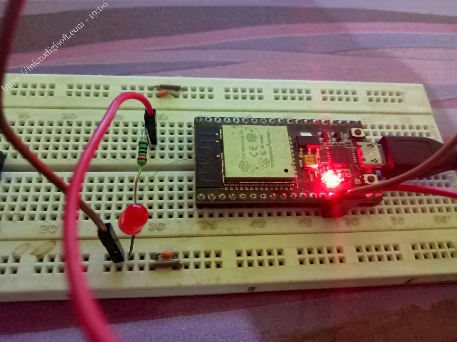 MicroPythonESP32ESP8266Blink_LED32 Electronics Microcontrollers