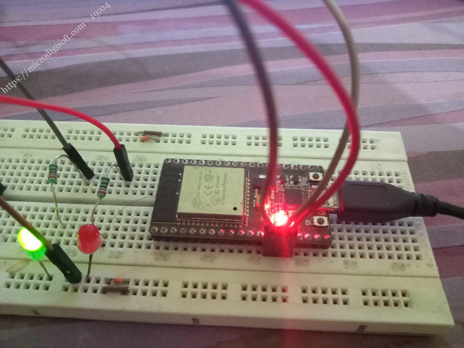 MicroPythonESP32ESP8266Blink_LED5