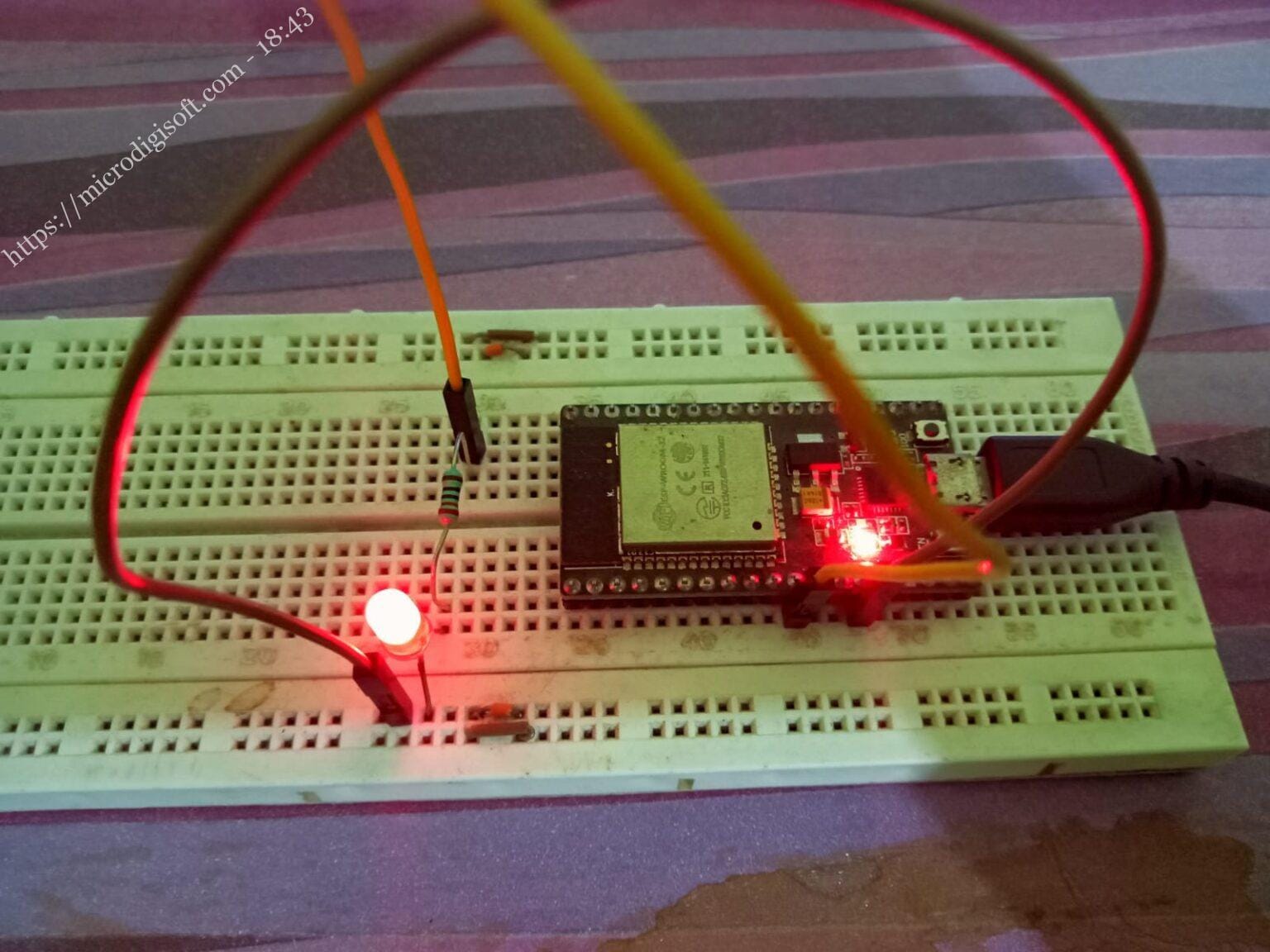 MicroPython: PWM with ESP32 and ESP8266- microdigisoft.com