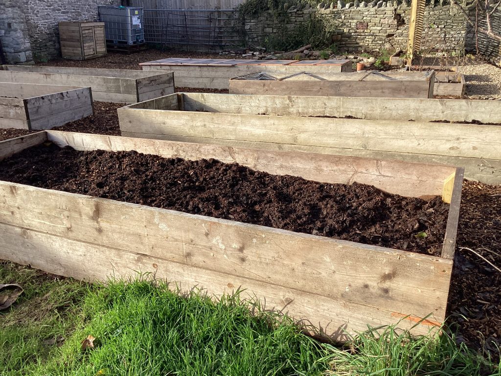 How to build a raised garden bed from scaffold boards in 4 easy steps