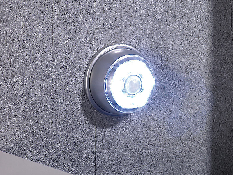 Lunartec LED Innen & Außenlicht mit PIRSensor & IP44, 100 lm
