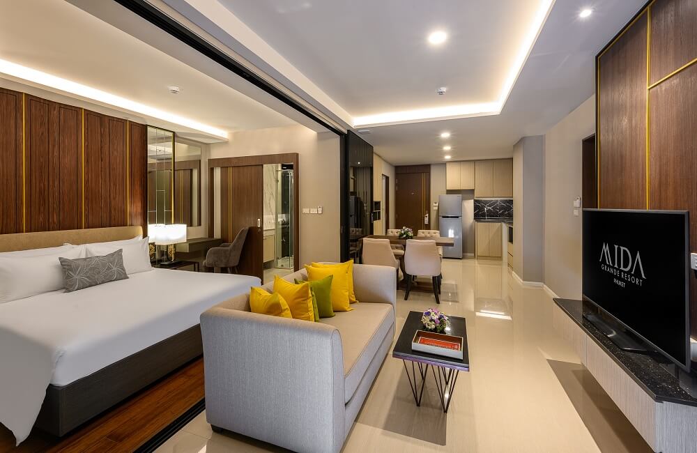 GRANDE 2 BEDROOM SUITE OCEAN VIEW WITH JACUZZI Mida Grande Resort Phuket