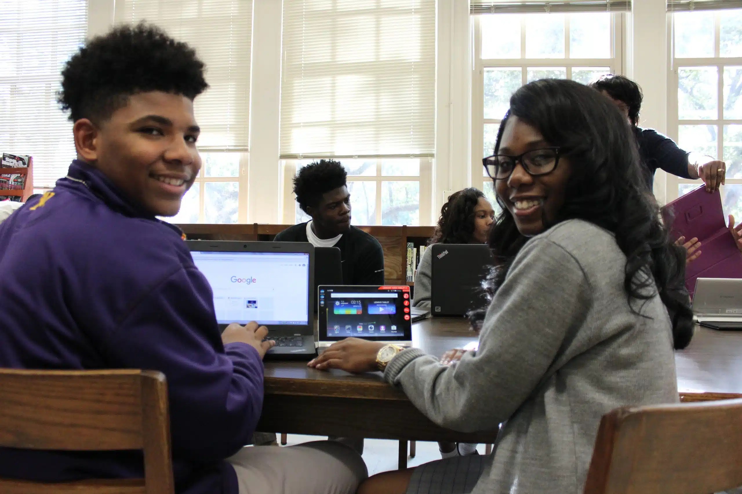 Warren Easton engineering students learn how to program mobilephone apps MidCity Messenger