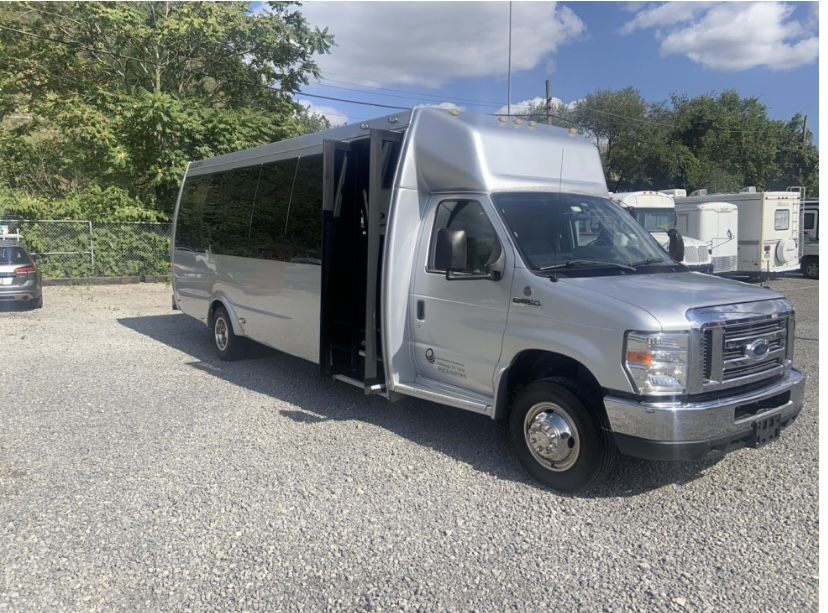 Holiday Lights Limousine & Party Bus Tours Mid Coast Limousine