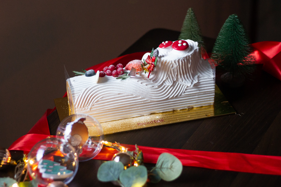 BreadTalk Has SnowmanShaped Bun, Whimsical Log Cakes & More For