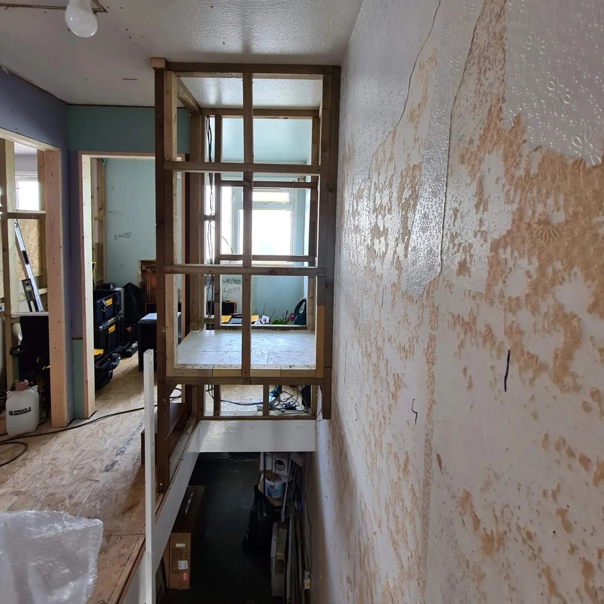 Removing Wallpaper Made Easy Tips And Tricks MI Decor