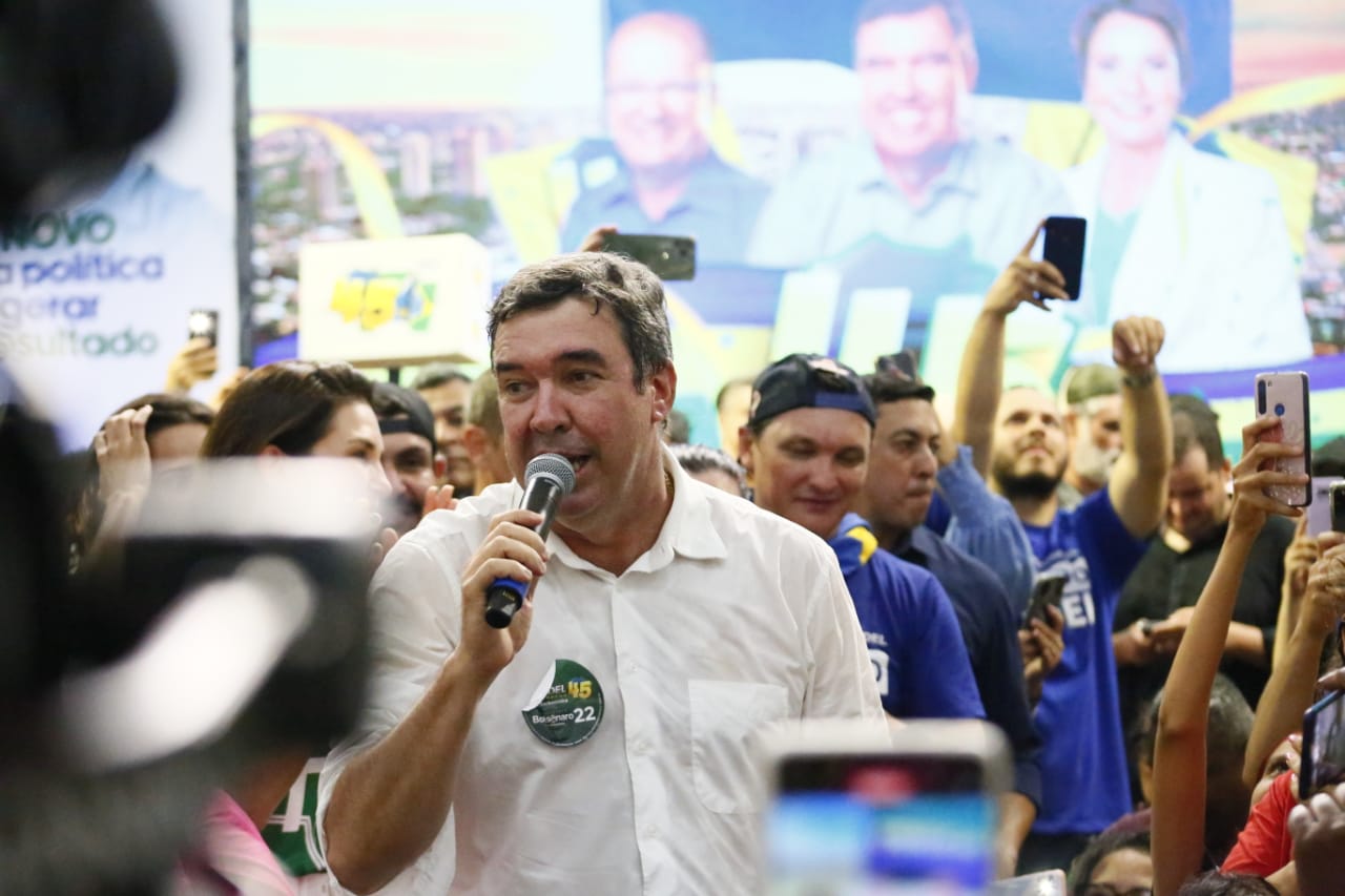 Riedel comemora vitória com apoiadores e diz que ‘a nova política é gerar resultados’