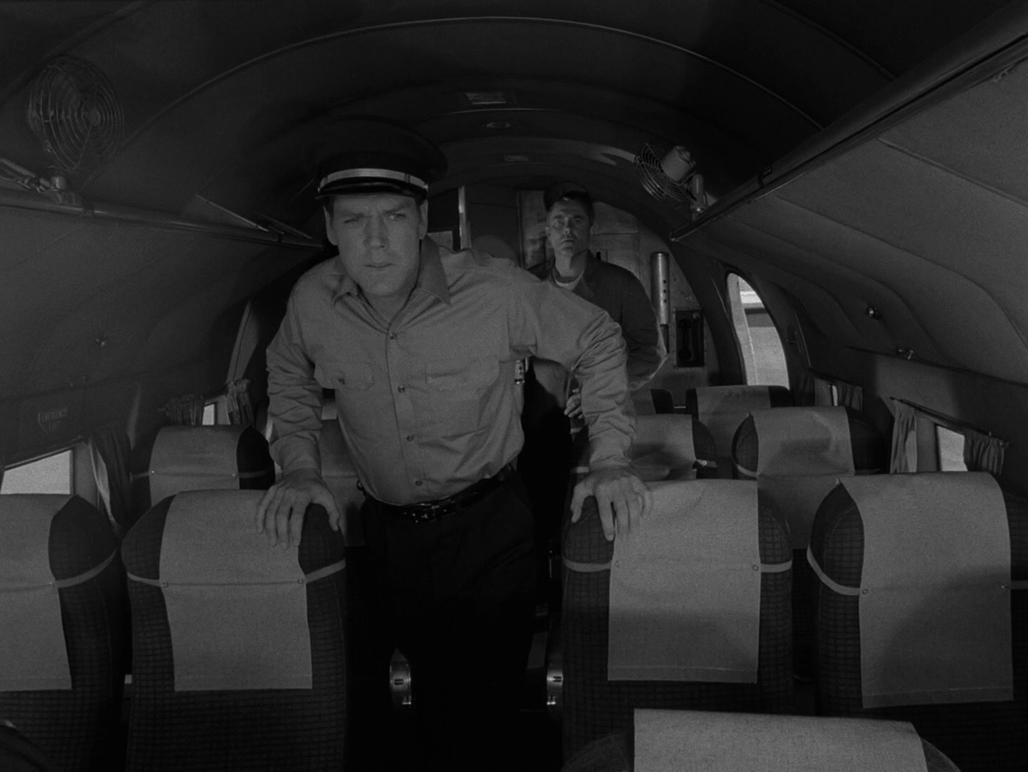 The Twilight Zone Episode 67: The Arrival - Midnite Reviews