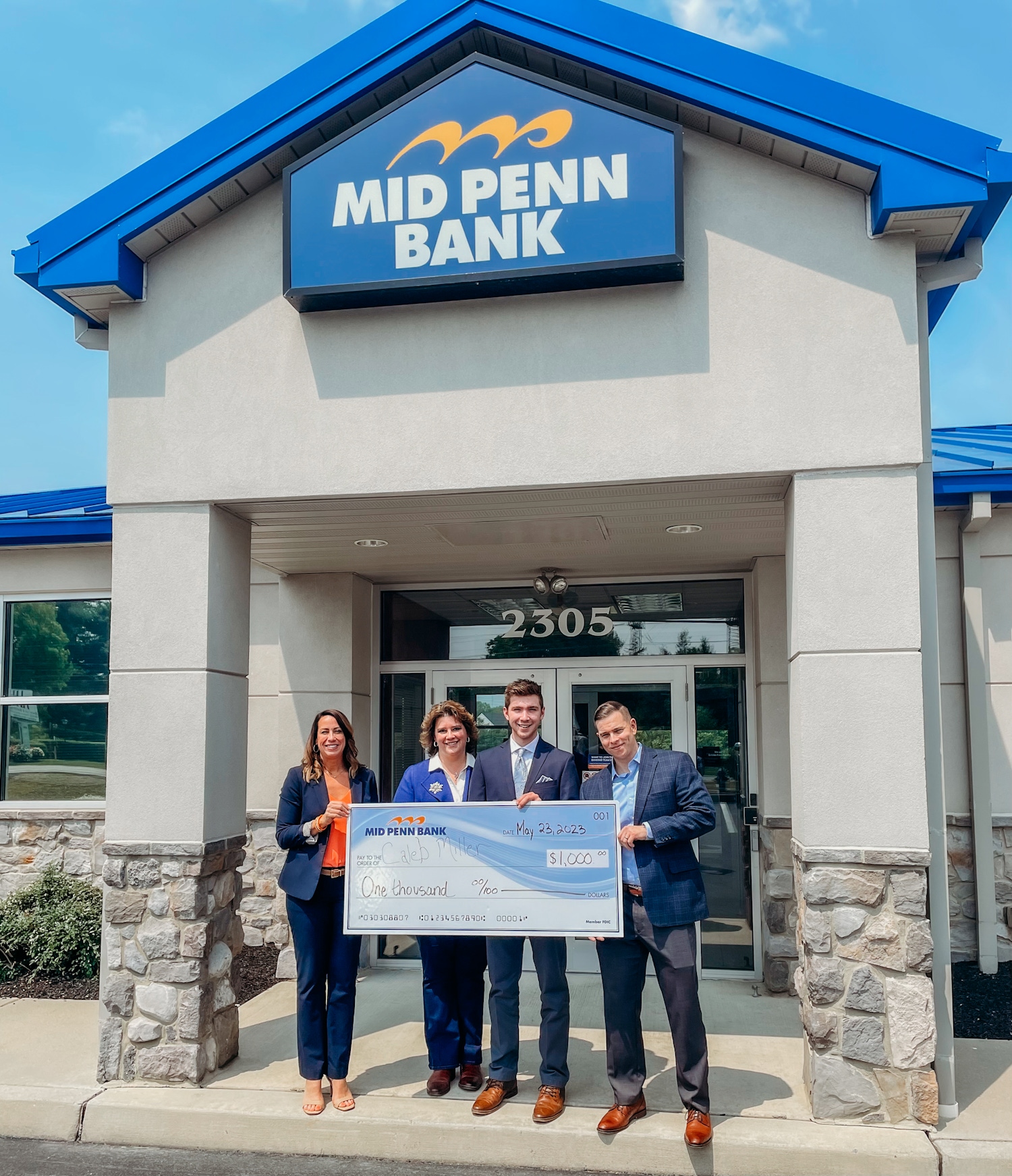 MID PENN BANK AWARDS WOODSIDE SCHOLARSHIP TO LANCASTER COUNTY SENIOR
