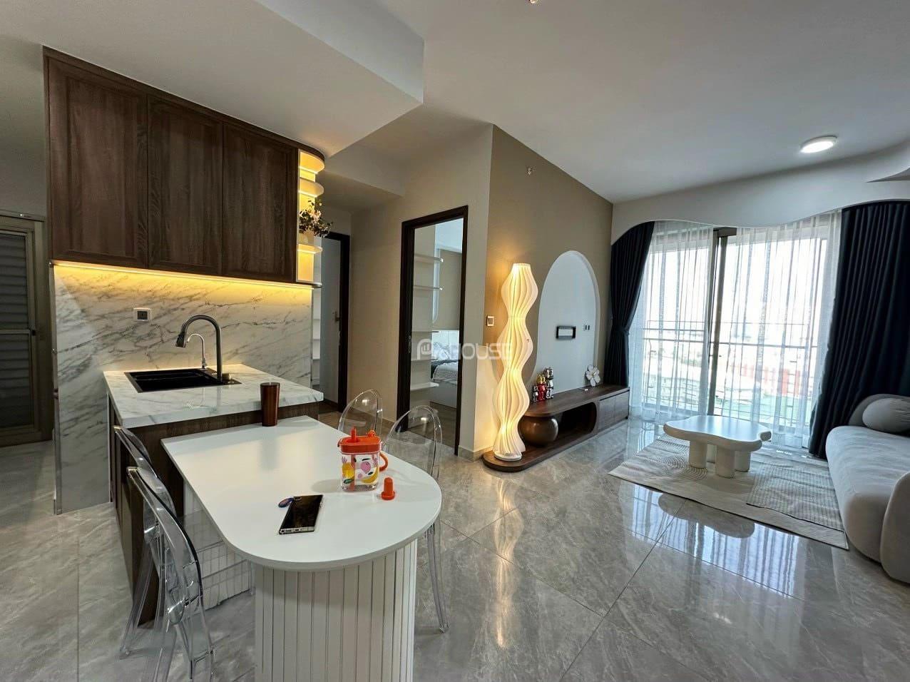 Modern and unique 2bedroom apartment for rent in Midtown with full