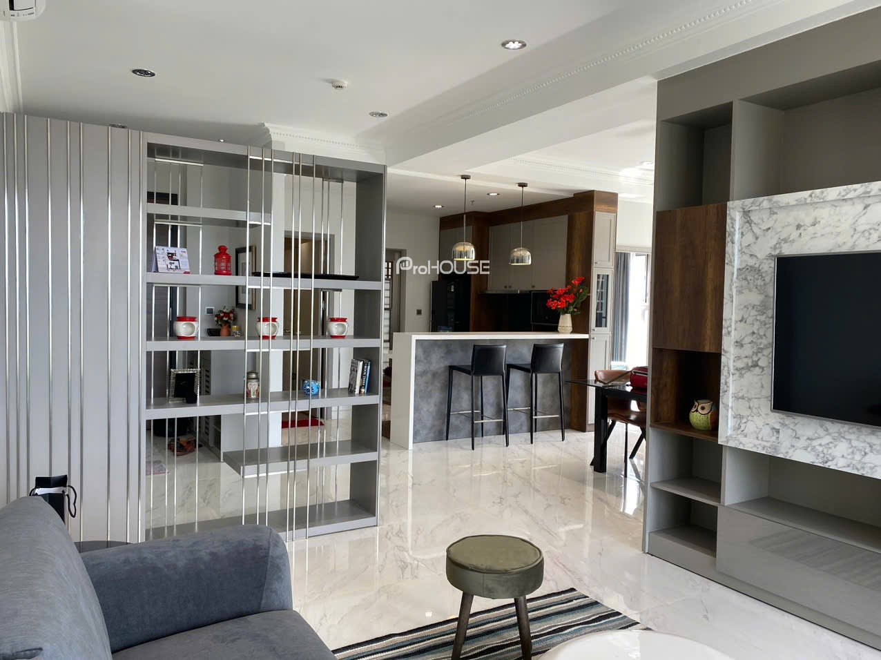 Nice view corner apartment for sale in Midtown District 7 with full