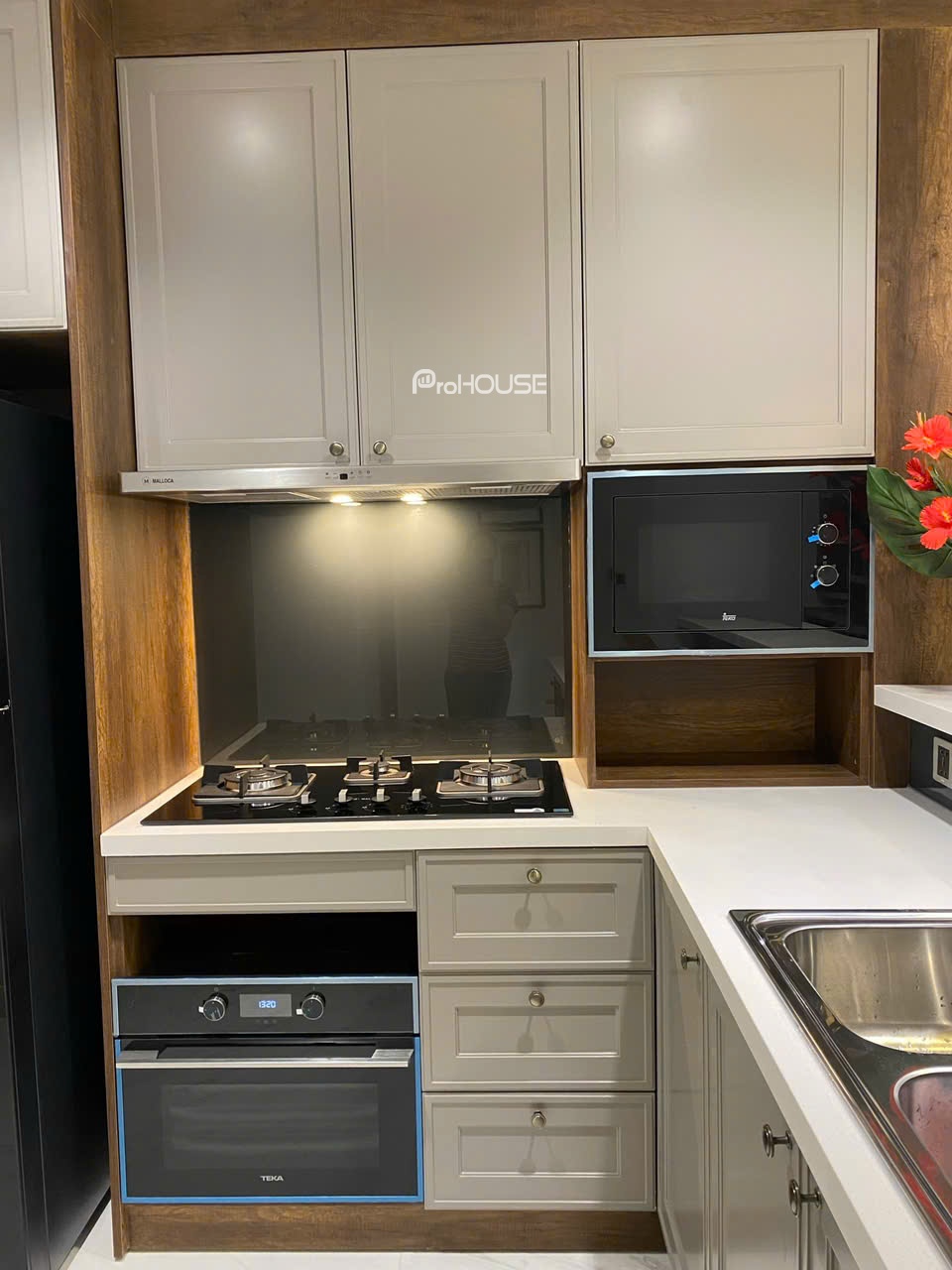 Nice view corner apartment for sale in Midtown District 7 with full