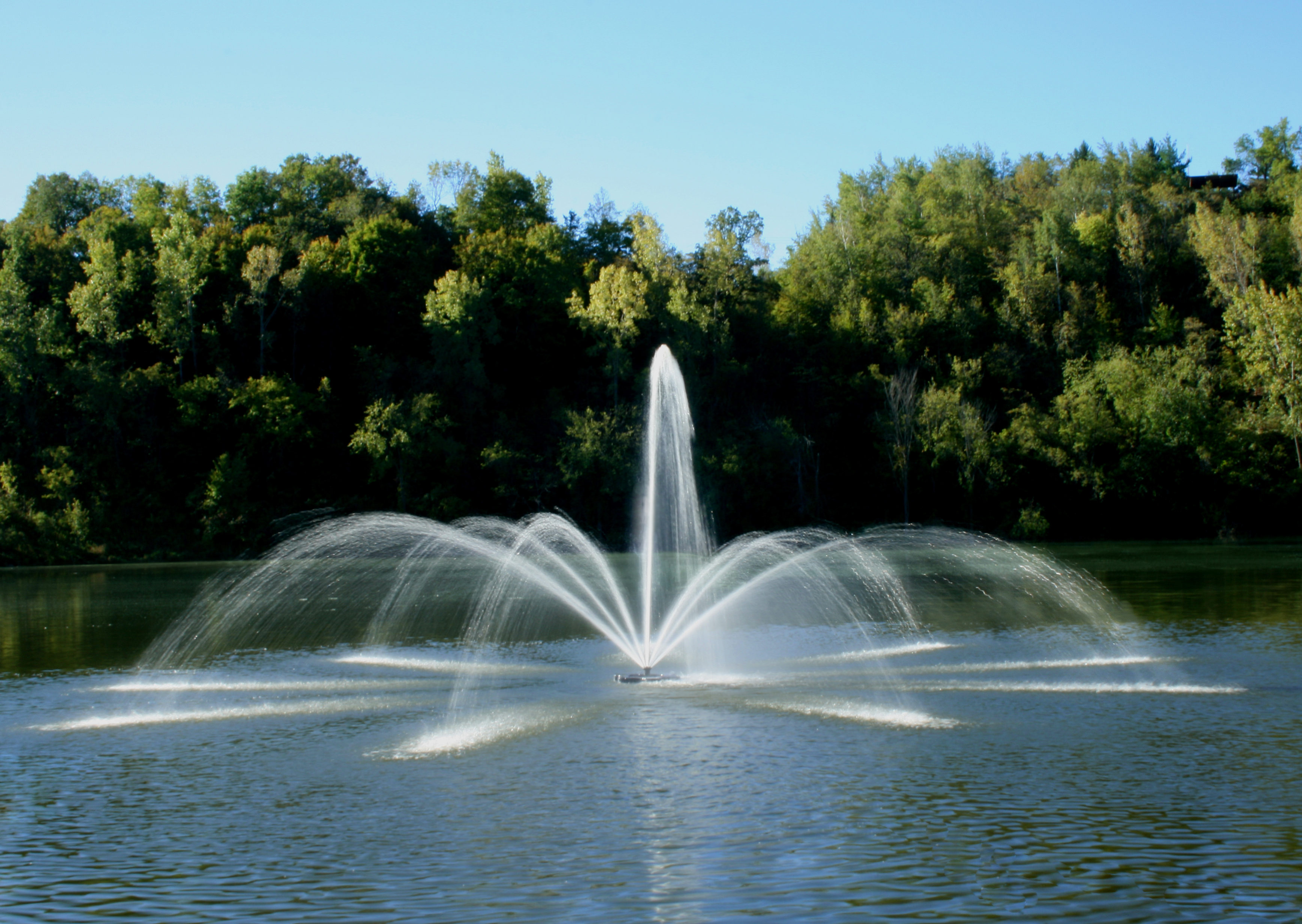 POND AND LAKE Fountains & Aeration Midwest Lake