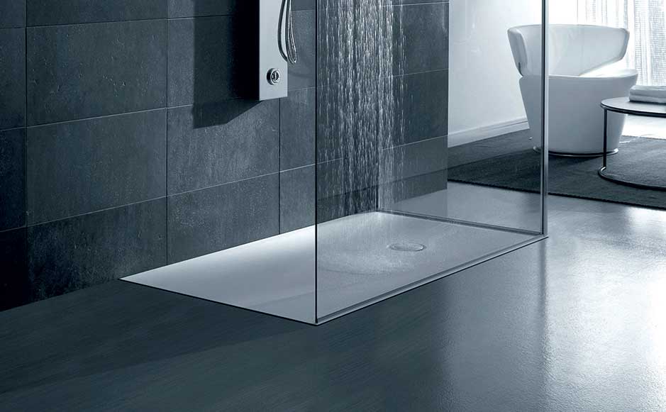 Il piatto doccia a filo pavimento per vivere il bagno in sicurezza