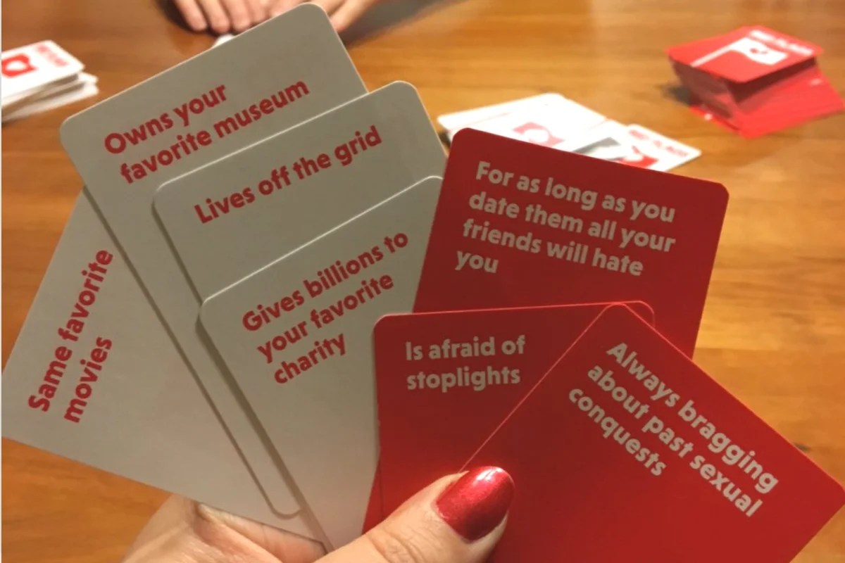 Dark Red Flags Rules & Cards Miexto Card Games