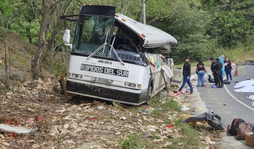 Accidente de autobús en noreste de Guatemala provoca 20 muertos y 23