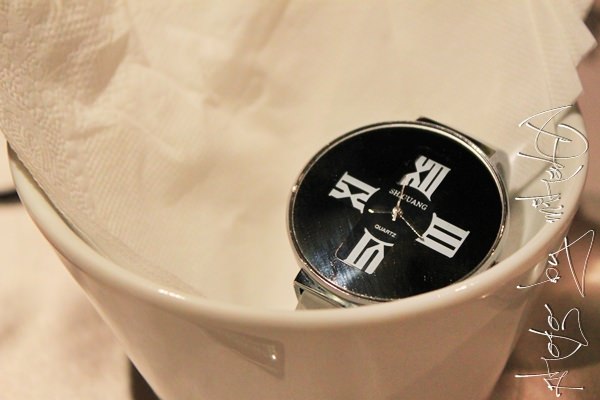 穿搭》逢甲夜市便宜又好看的簡約鏡面錶