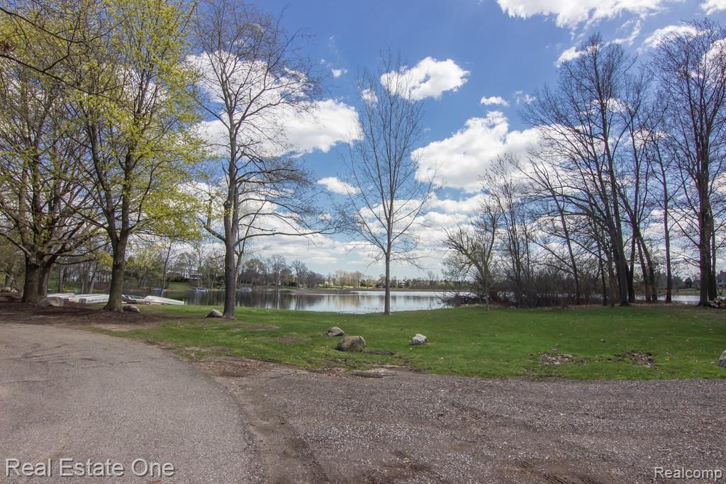 At Home in Heather Lake Estates 4322 Klais Dr, Clarkston, MI Schaefer Real Estate Family